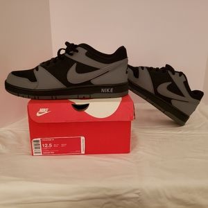 MENS NIKE SIZE 12.5